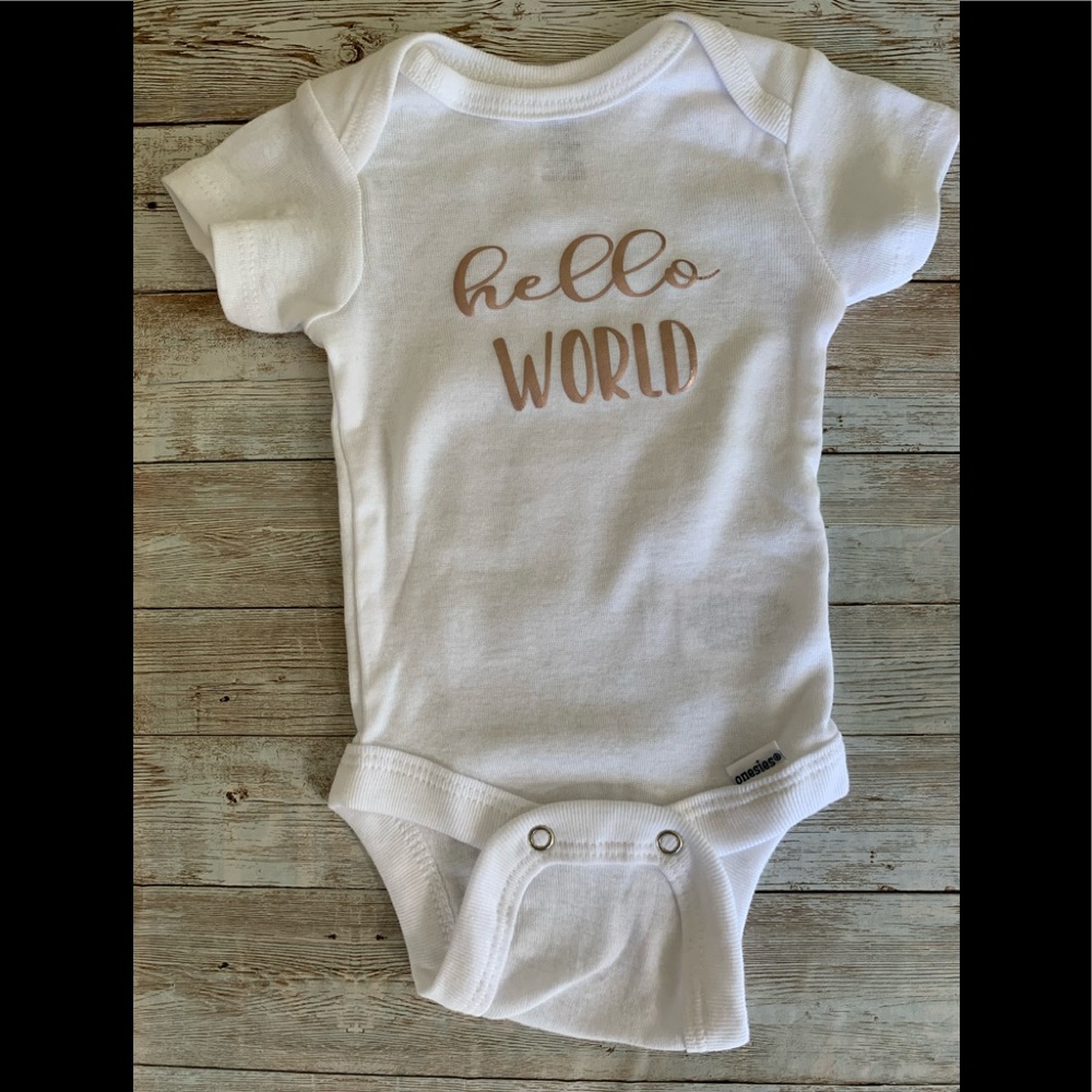 Newborn “hello word “ onsie